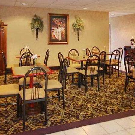 Comfort Suites Airport Columbus Restaurace fotografie