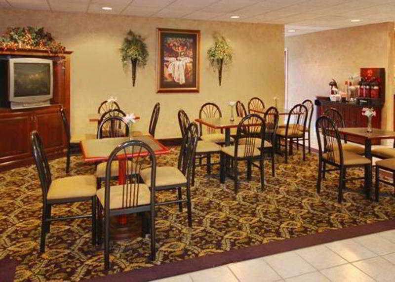 Comfort Suites Airport Columbus Restaurace fotografie